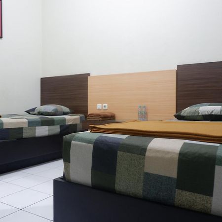 Hotel Taman Indah Madiun Luaran gambar