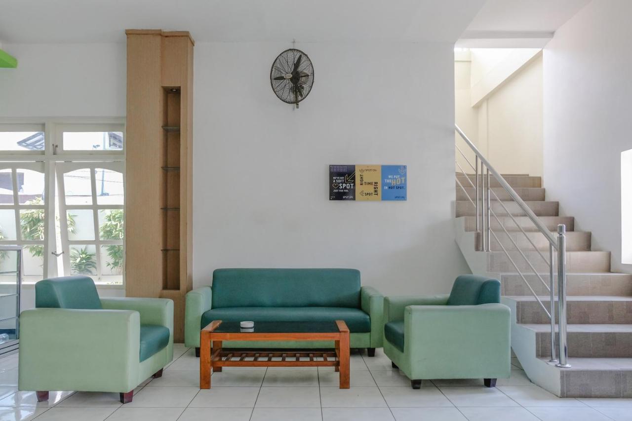 Hotel Taman Indah Madiun Luaran gambar