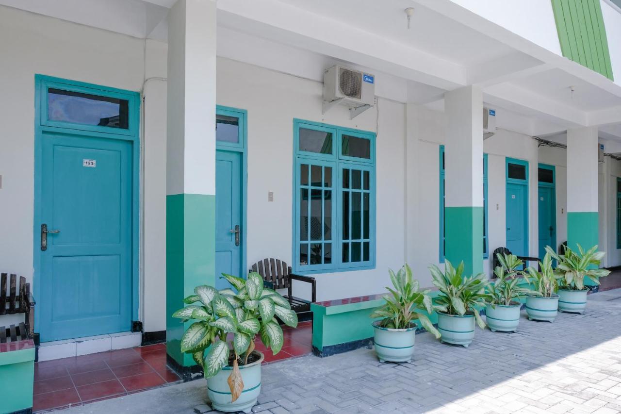 Hotel Taman Indah Madiun Luaran gambar