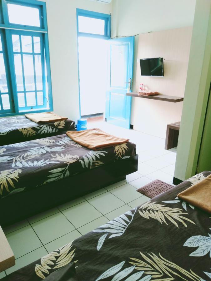 Hotel Taman Indah Madiun Luaran gambar