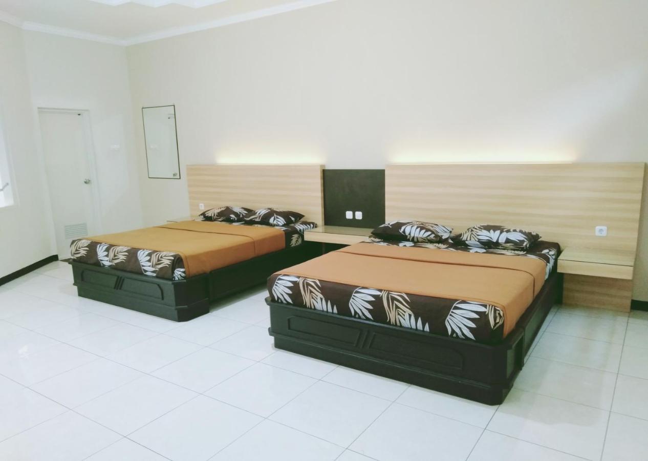 Hotel Taman Indah Madiun Luaran gambar