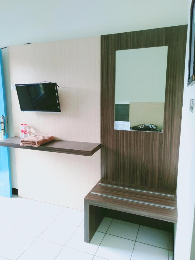 Hotel Taman Indah Madiun Luaran gambar