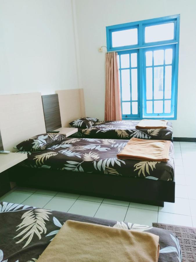 Hotel Taman Indah Madiun Luaran gambar