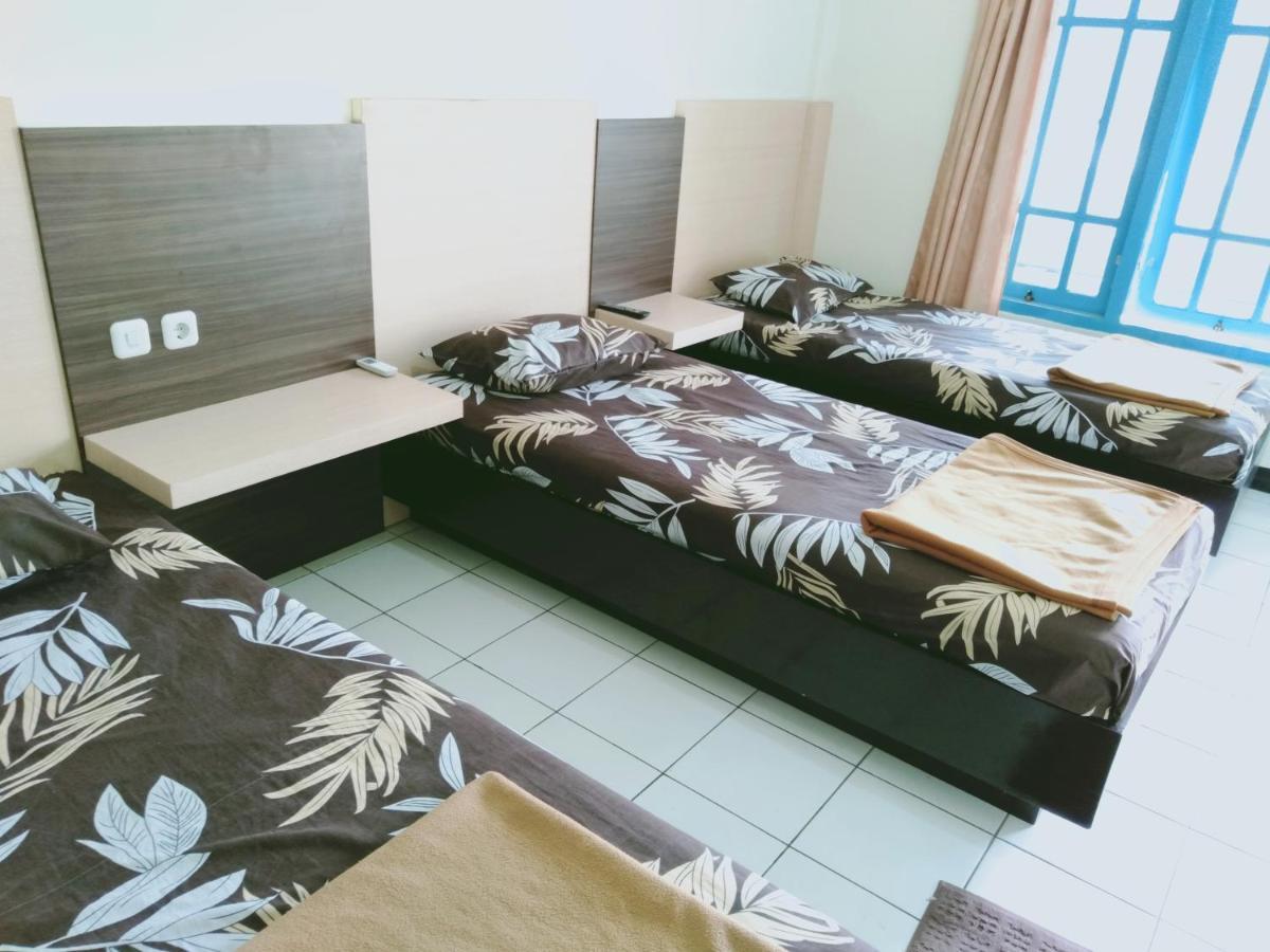 Hotel Taman Indah Madiun Luaran gambar