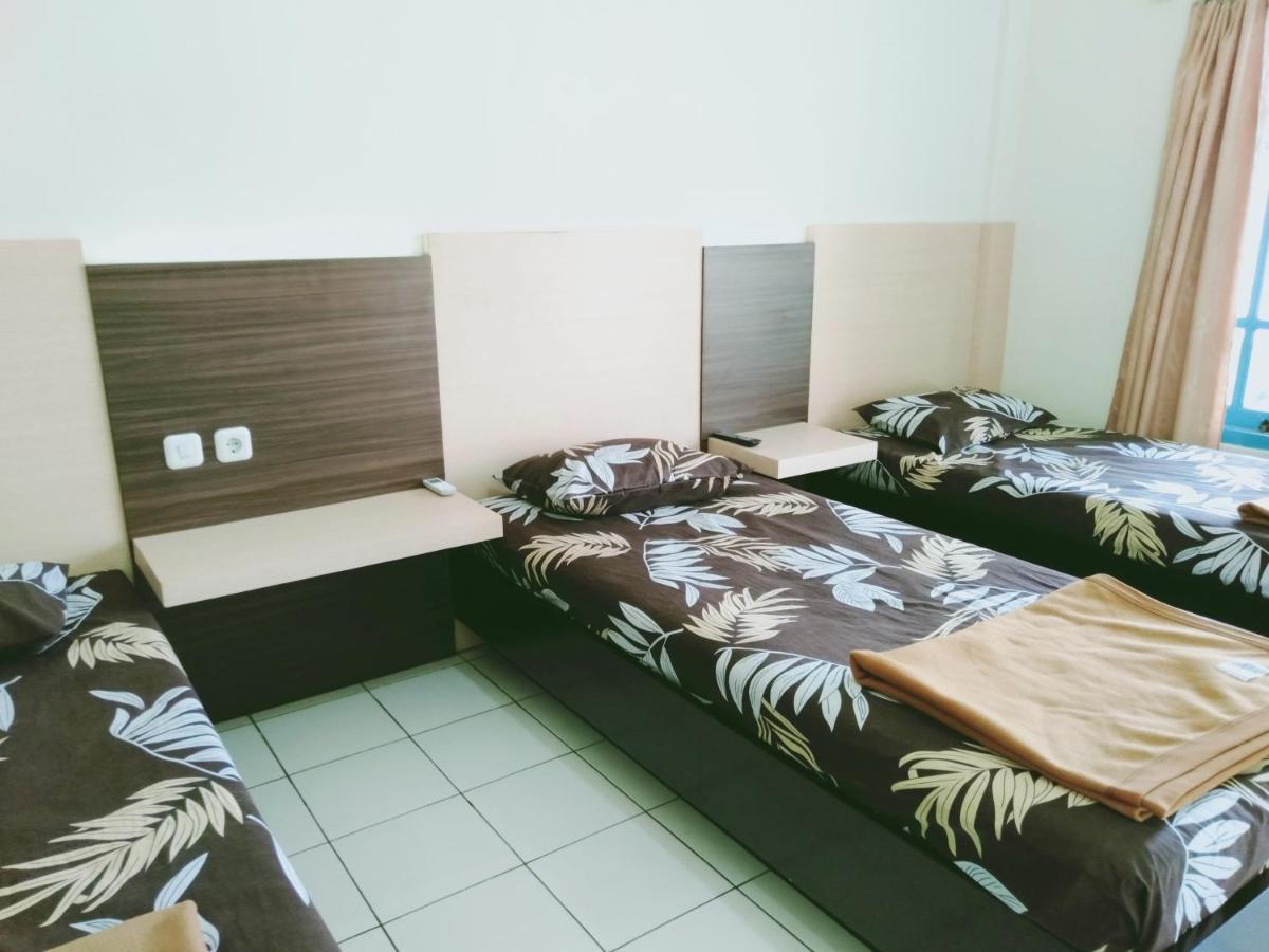 Hotel Taman Indah Madiun Luaran gambar