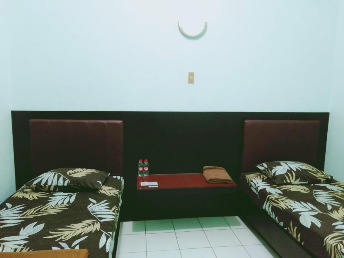 Hotel Taman Indah Madiun Luaran gambar