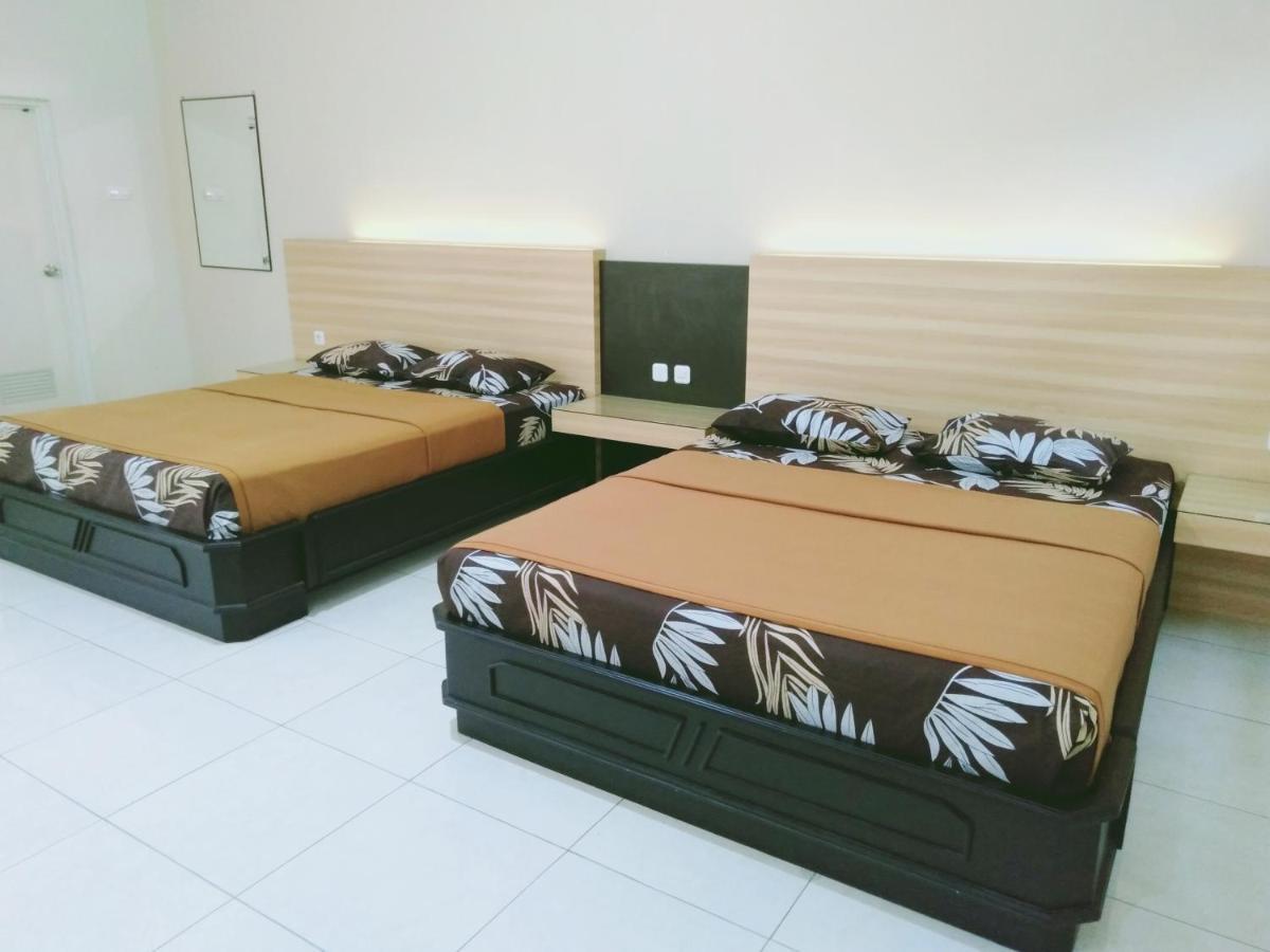 Hotel Taman Indah Madiun Luaran gambar