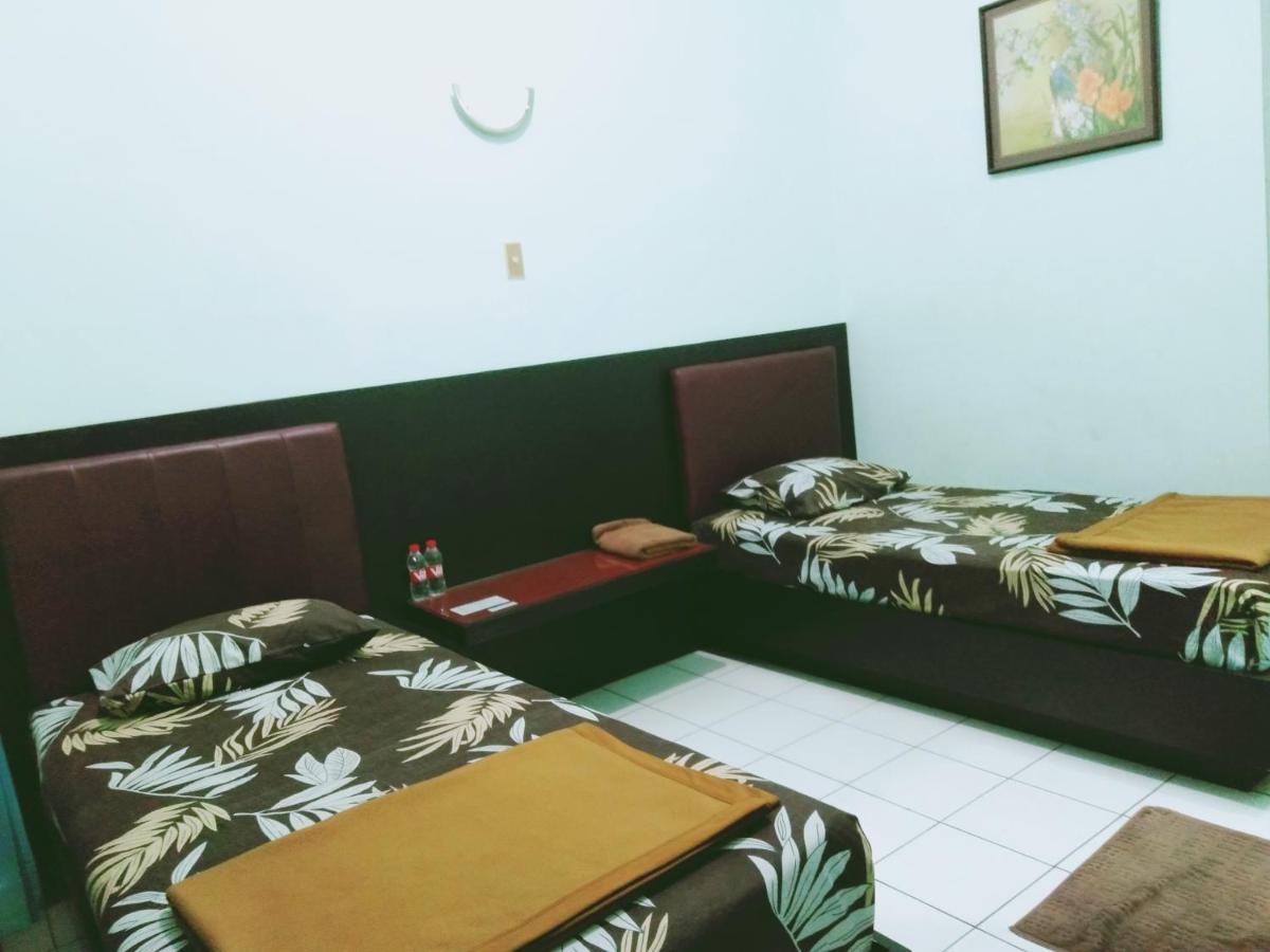 Hotel Taman Indah Madiun Luaran gambar