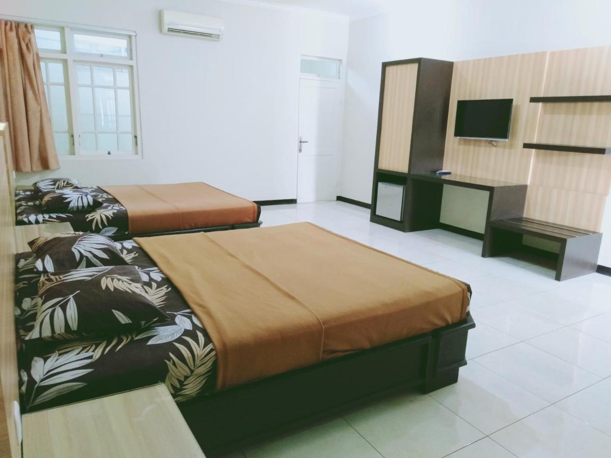 Hotel Taman Indah Madiun Luaran gambar