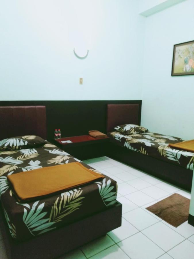 Hotel Taman Indah Madiun Luaran gambar