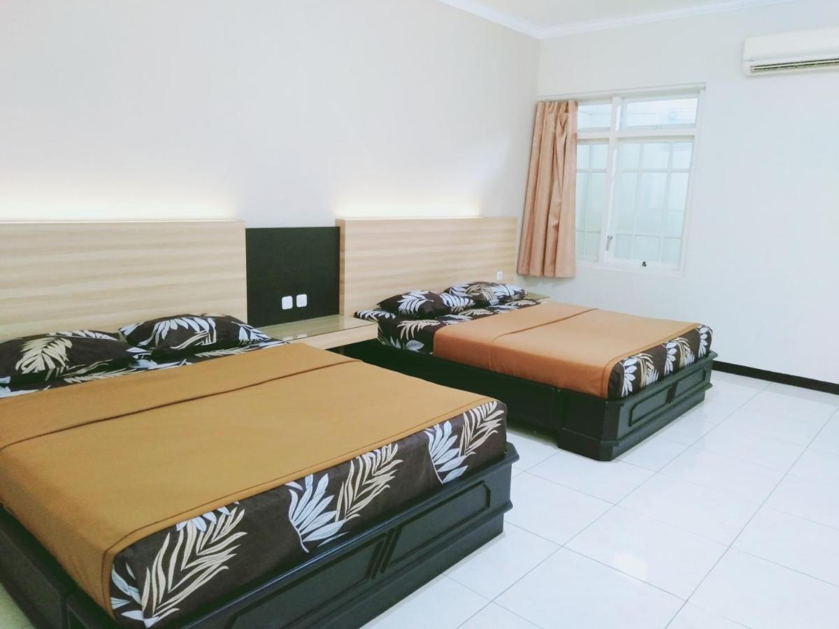 Hotel Taman Indah Madiun Luaran gambar