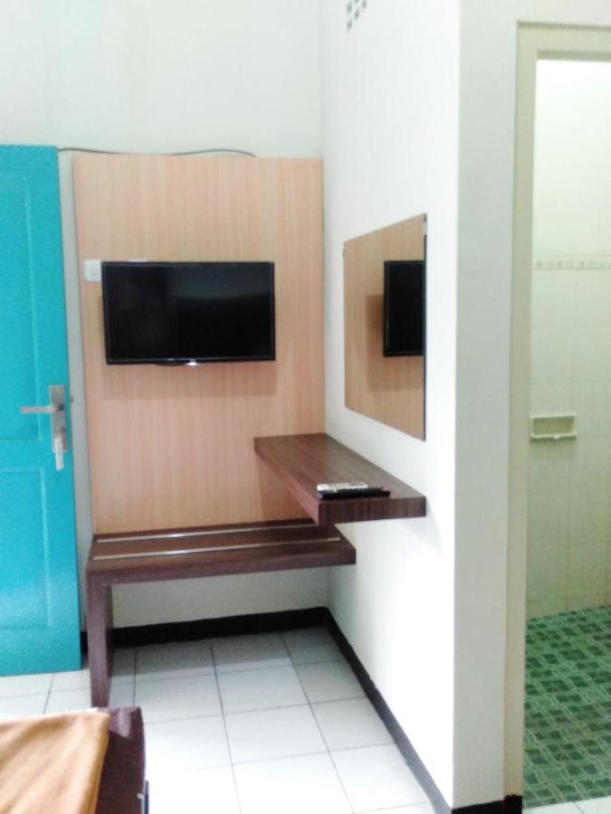 Hotel Taman Indah Madiun Luaran gambar
