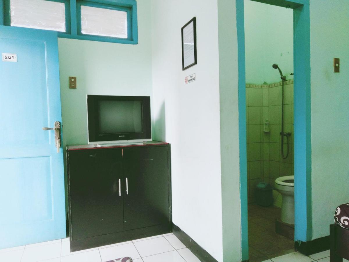 Hotel Taman Indah Madiun Luaran gambar