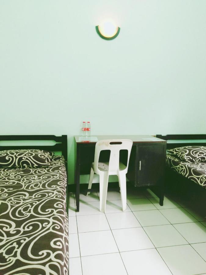 Hotel Taman Indah Madiun Luaran gambar