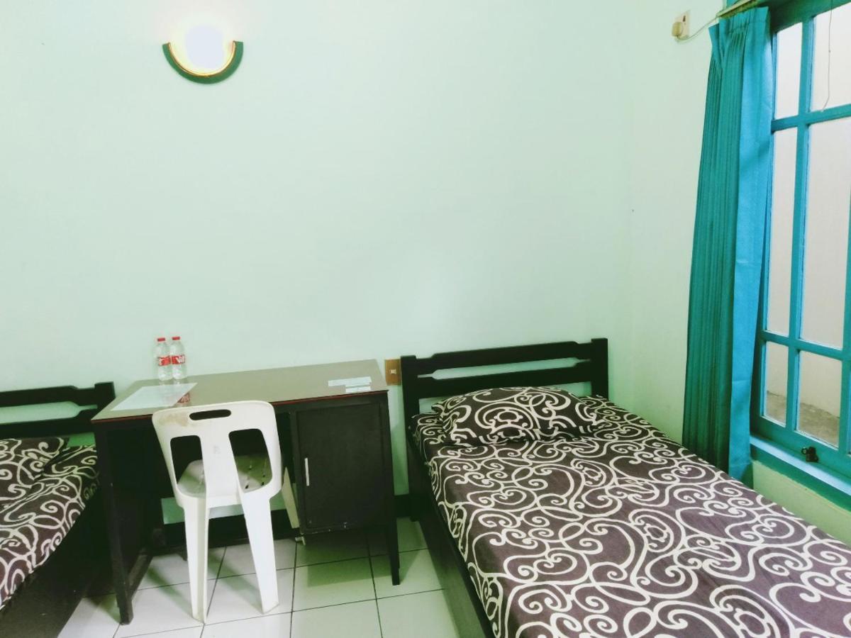 Hotel Taman Indah Madiun Luaran gambar