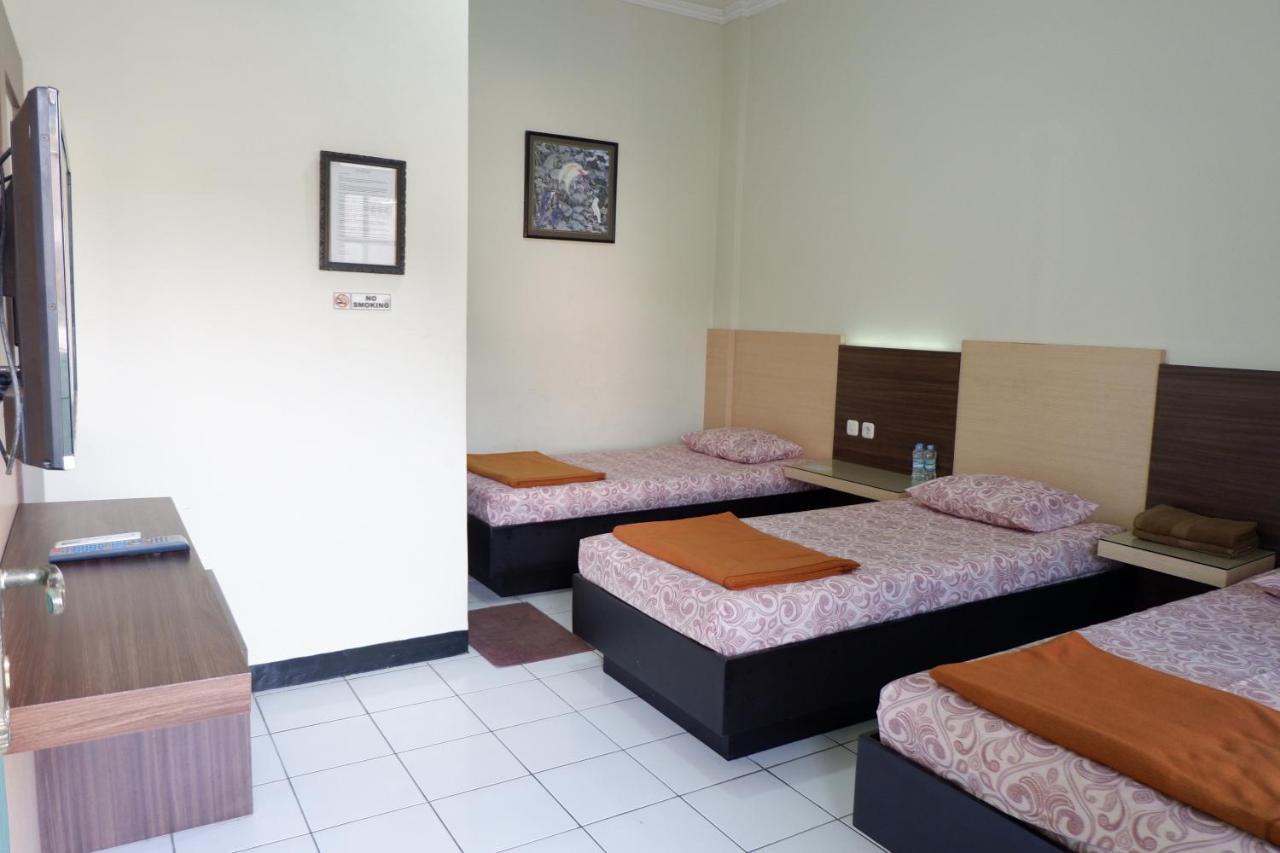 Hotel Taman Indah Madiun Luaran gambar