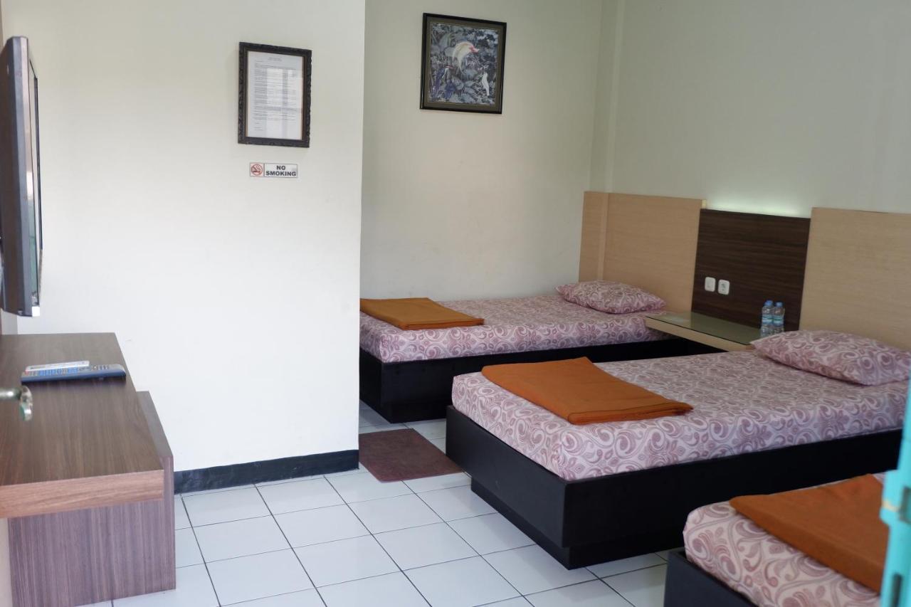 Hotel Taman Indah Madiun Luaran gambar