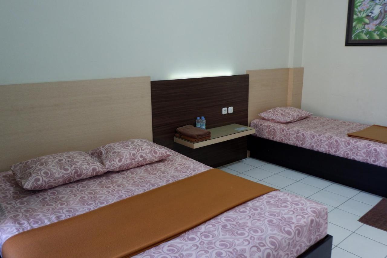 Hotel Taman Indah Madiun Luaran gambar