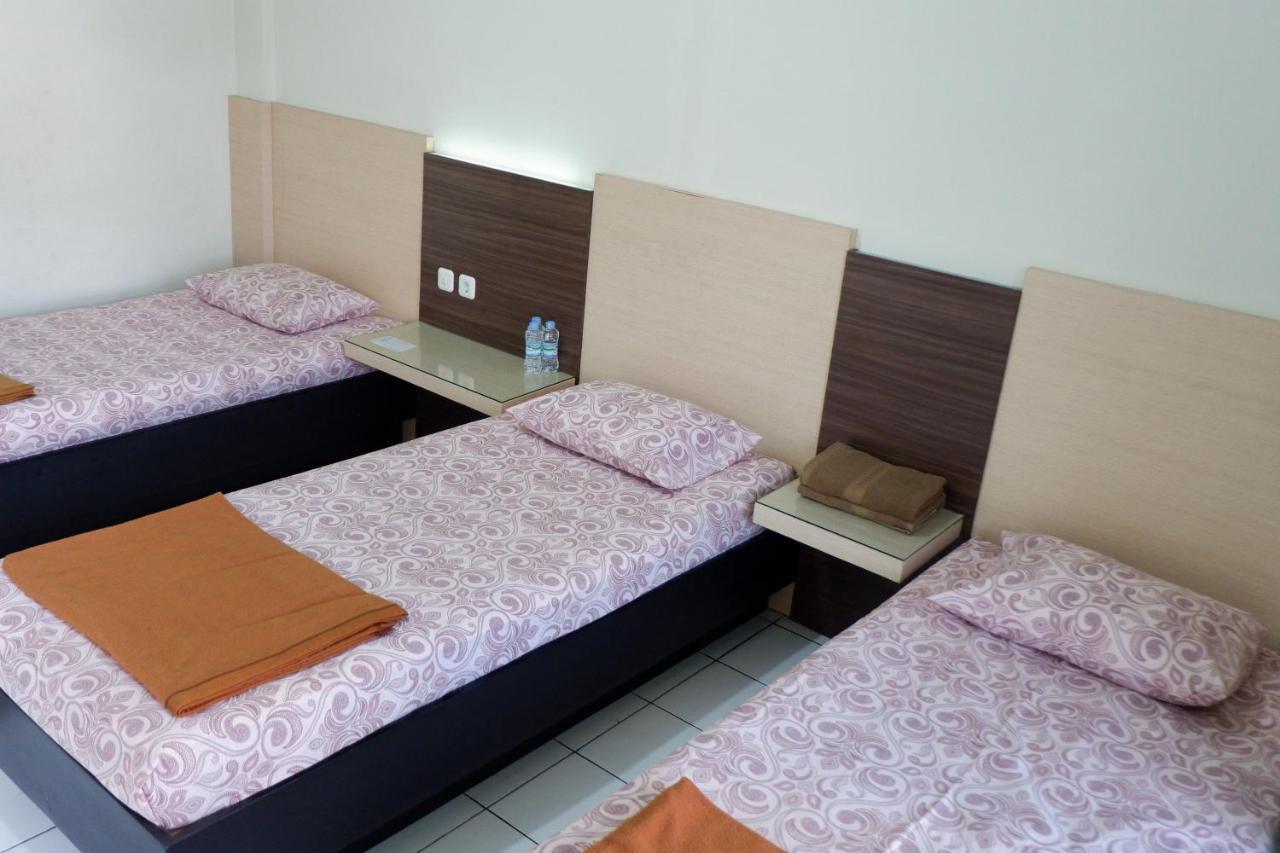 Hotel Taman Indah Madiun Luaran gambar