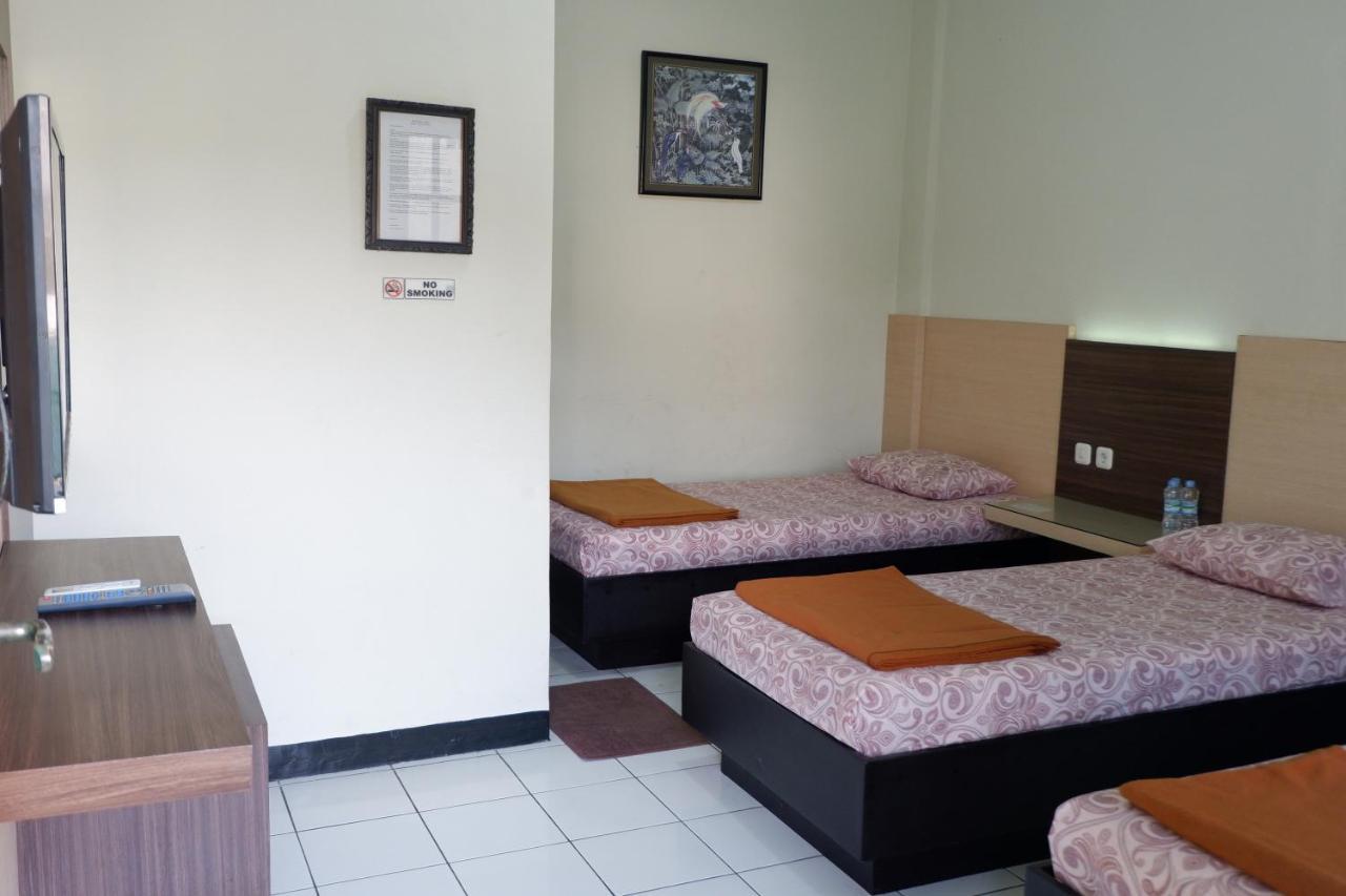 Hotel Taman Indah Madiun Luaran gambar
