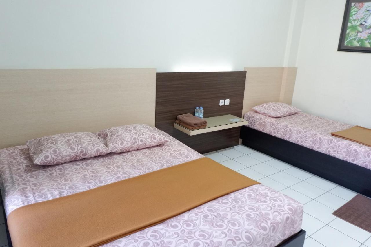 Hotel Taman Indah Madiun Luaran gambar