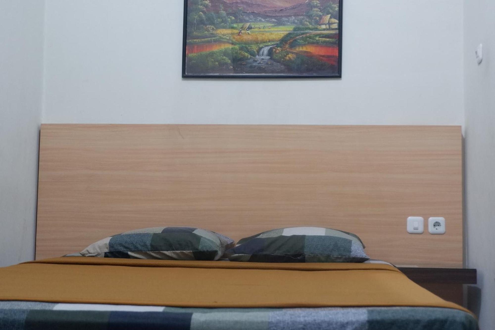 Hotel Taman Indah Madiun Luaran gambar