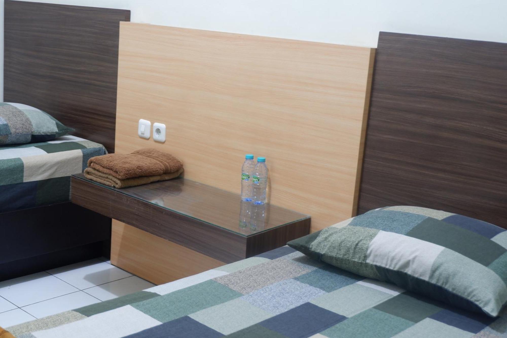 Hotel Taman Indah Madiun Luaran gambar