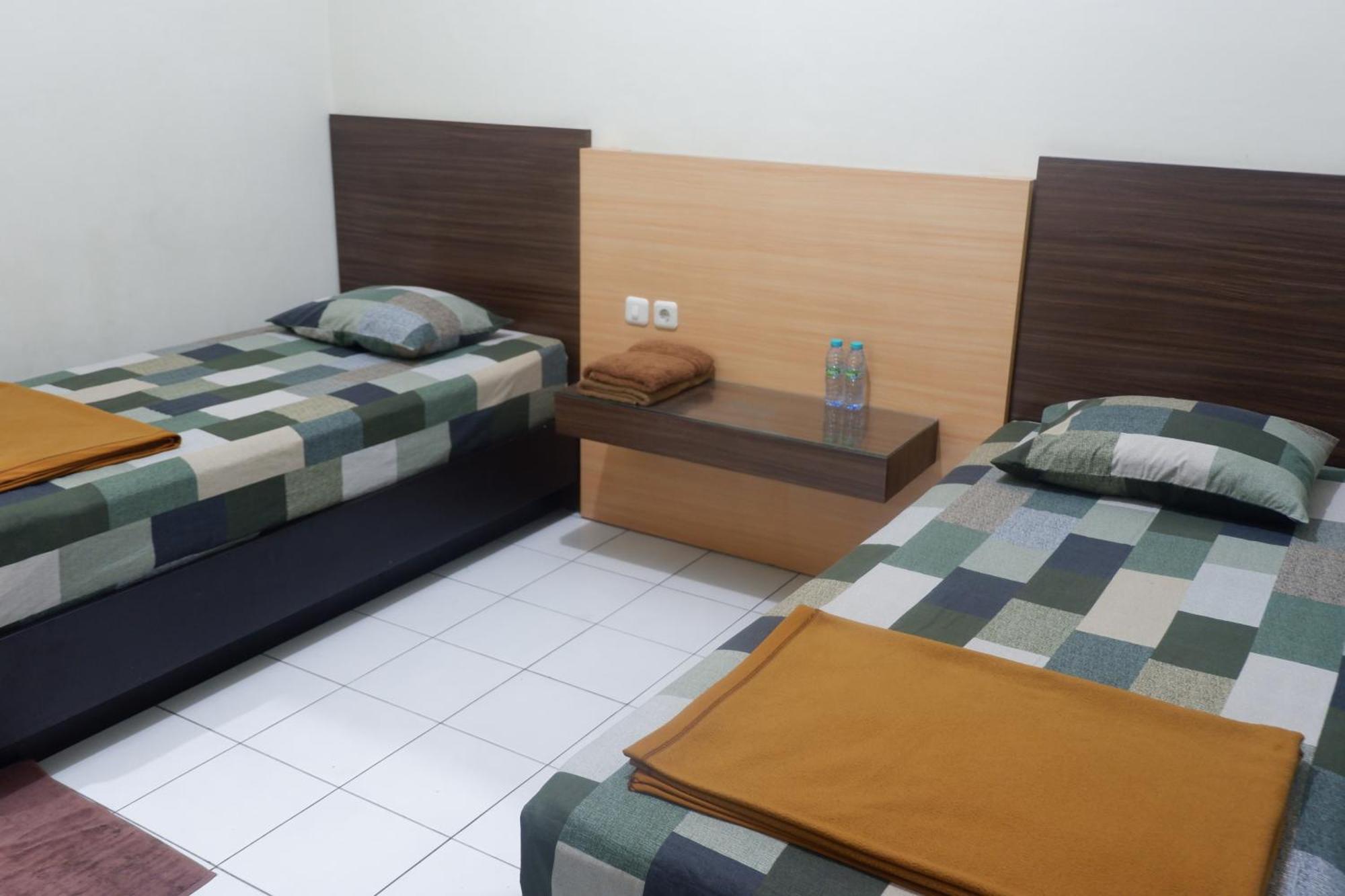 Hotel Taman Indah Madiun Luaran gambar