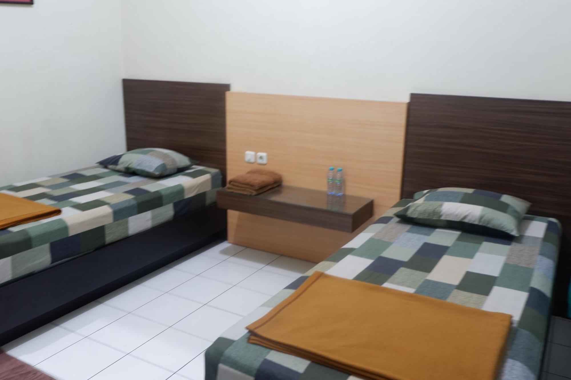 Hotel Taman Indah Madiun Luaran gambar