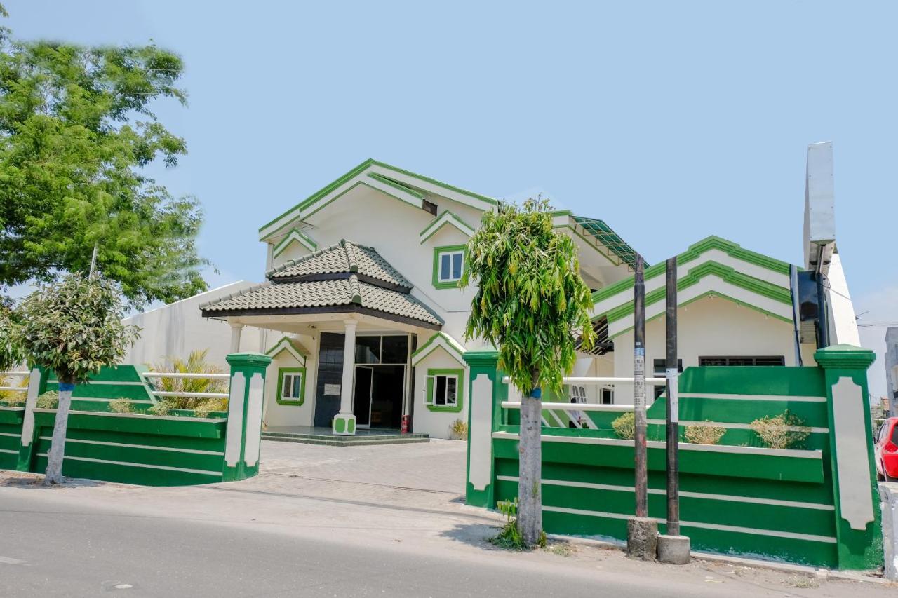 Hotel Taman Indah Madiun Luaran gambar