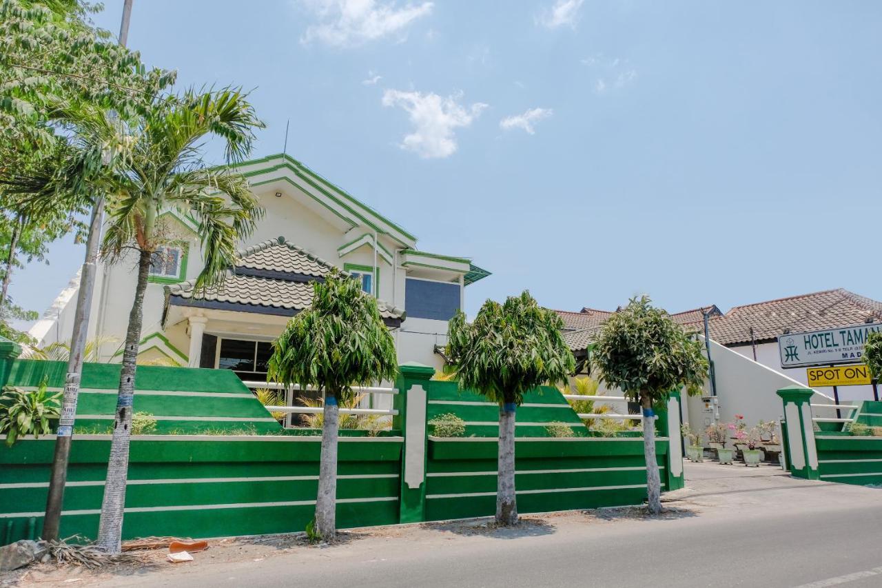 Hotel Taman Indah Madiun Luaran gambar