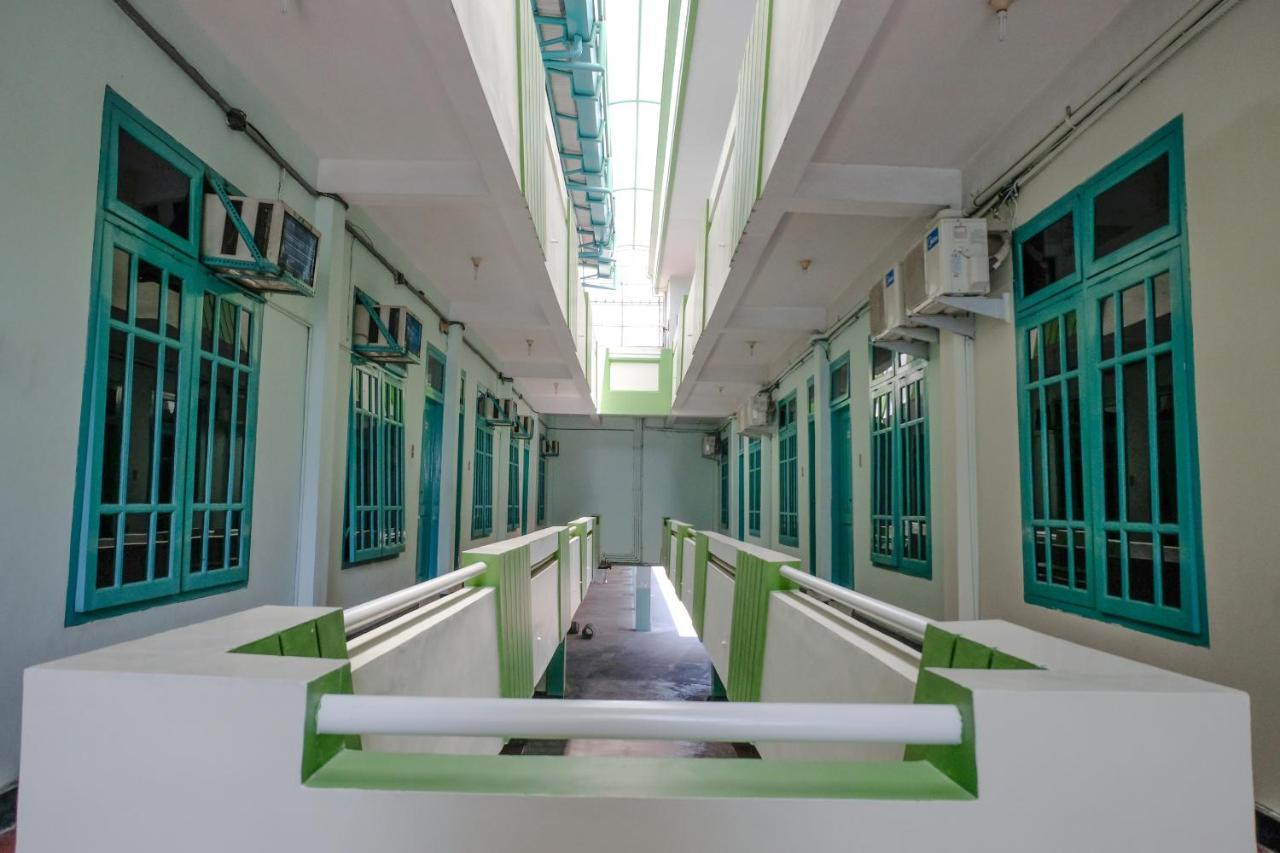 Hotel Taman Indah Madiun Luaran gambar