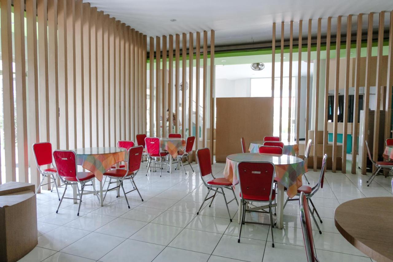 Hotel Taman Indah Madiun Luaran gambar