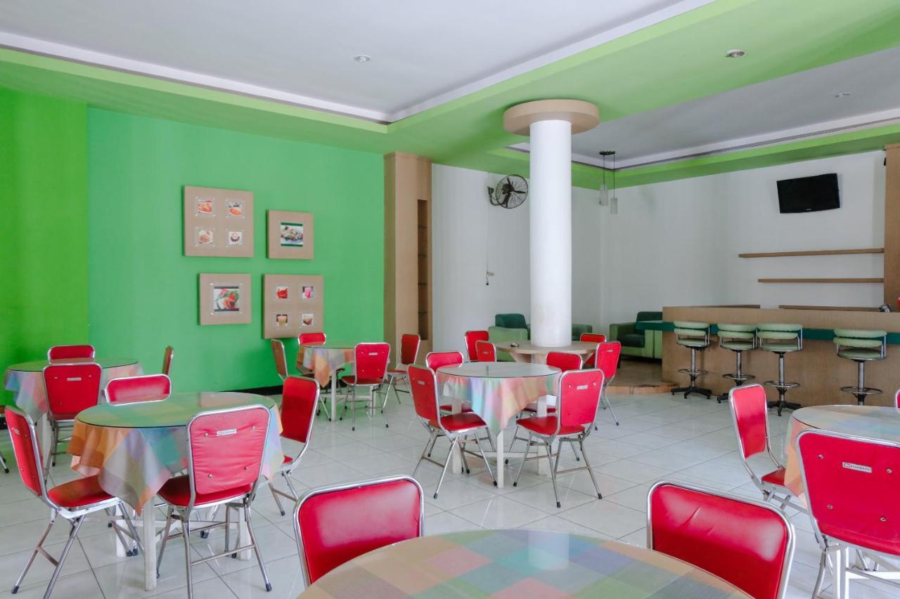 Hotel Taman Indah Madiun Luaran gambar